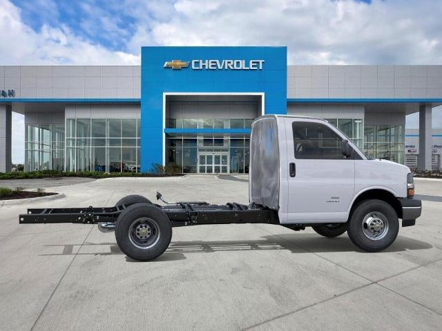 2026 Chevrolet Express Cutaway 3500 Base