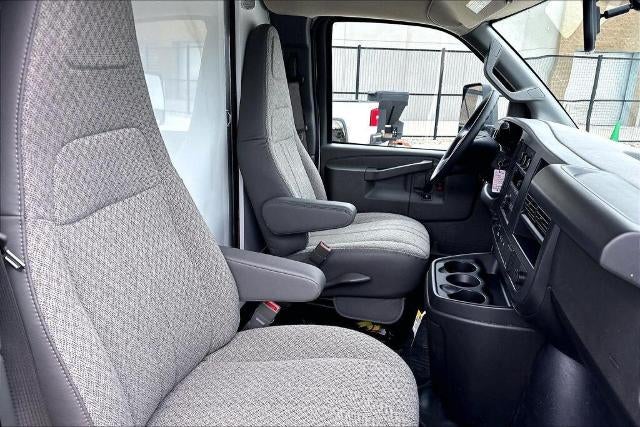 2025 Chevrolet Express Cutaway 3500 Base