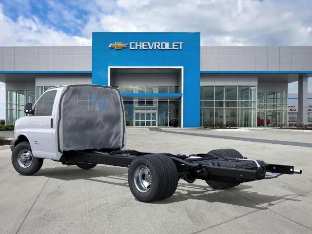 2025 Chevrolet Express Cutaway 3500 Base