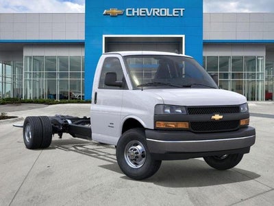 2025 Chevrolet Express Cutaway 3500 Base
