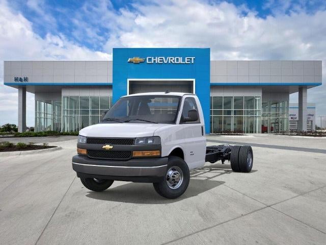 2025 Chevrolet Express Cutaway 3500 Base