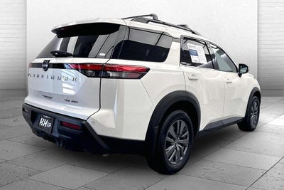 2022 Nissan Pathfinder SV