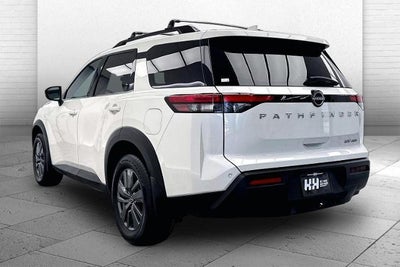 2022 Nissan Pathfinder SV